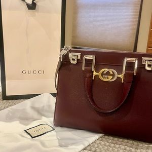Gucci Like New handbag/crossbody/burgandy